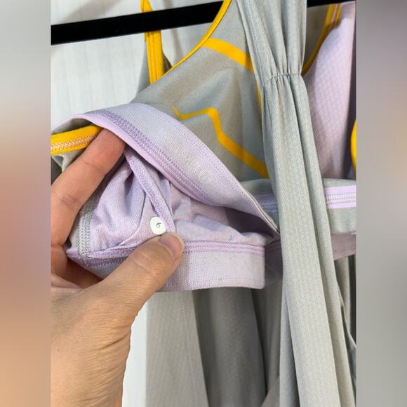 Lululemon Athletica Light Gray Racer Back Muscle Workout Sports Bra Top Size 6 - Picture 2 of 7